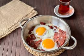 PASTIRMALI YUMURTA